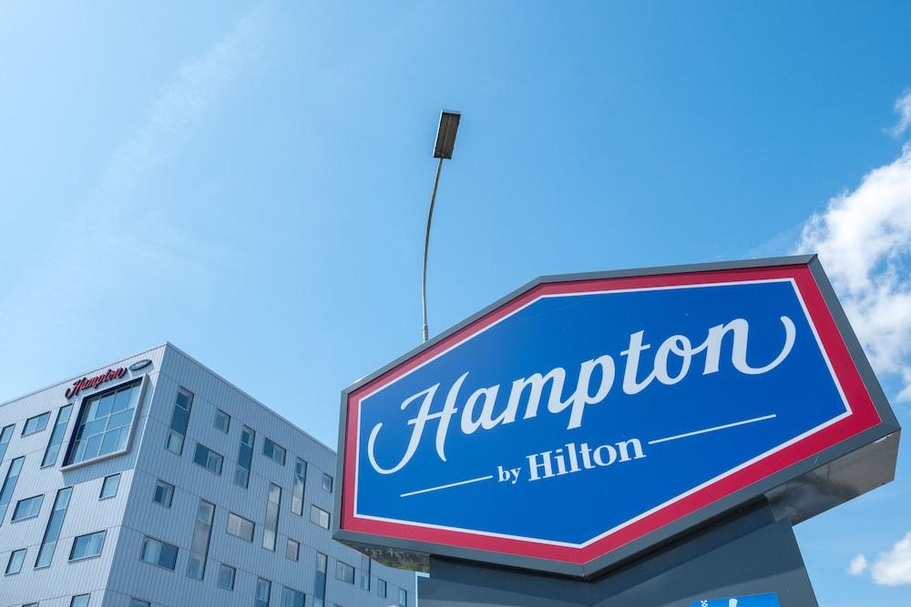 Hampton By Hilton London Gatwick Airport Hotel Хорли Екстериор снимка