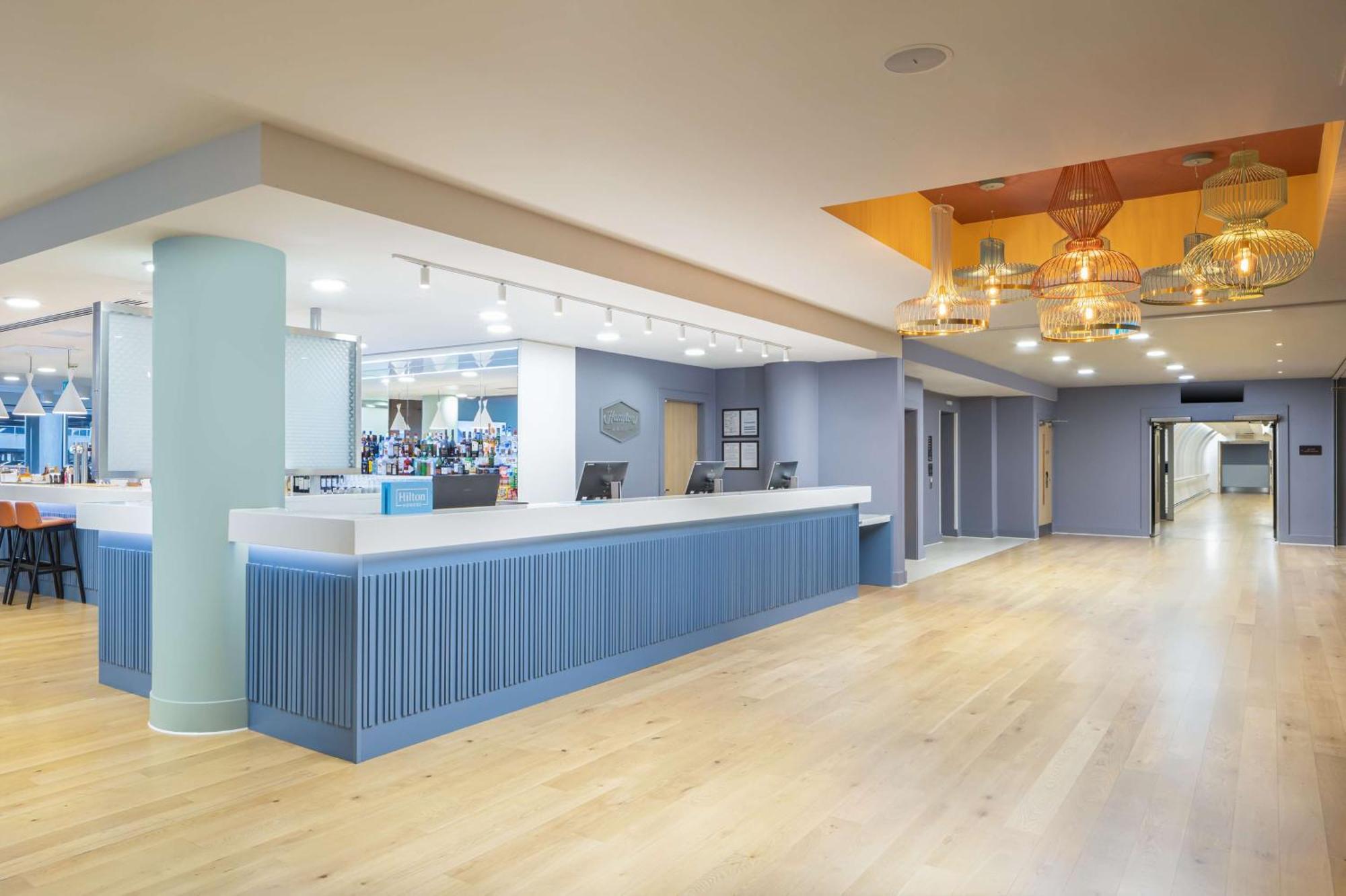 Hampton By Hilton London Gatwick Airport Hotel Хорли Екстериор снимка